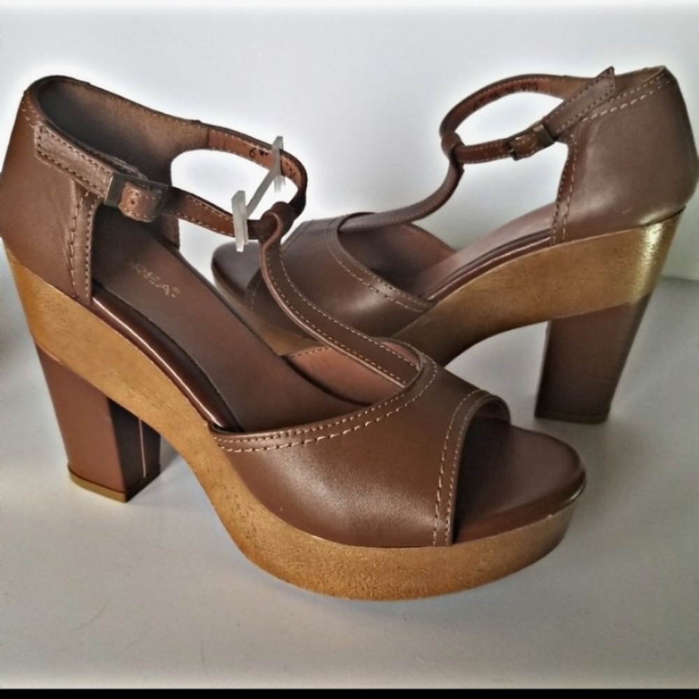 New Andrea  brown Shoes size 9